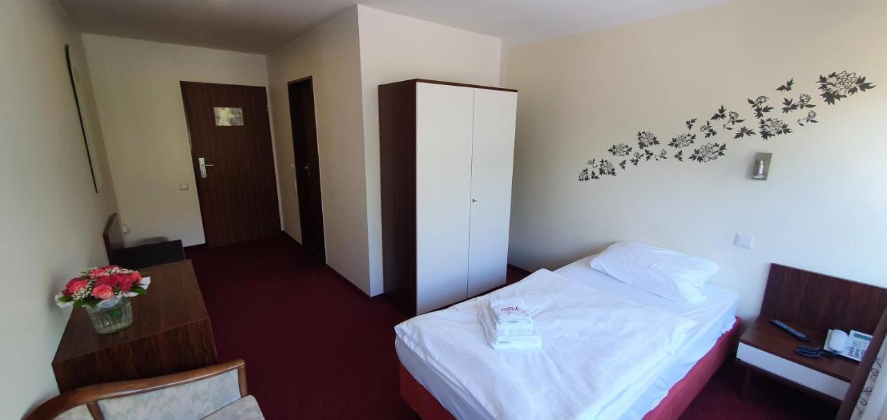 Hotel Poock Haan Esterno foto